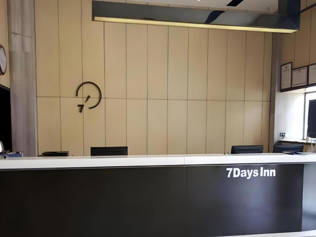 7 Days Inn Luzhou Commercial Pedestrian Street Center Екстер'єр фото