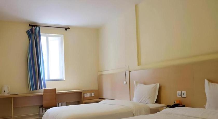 7 Days Inn Luzhou Commercial Pedestrian Street Center Екстер'єр фото