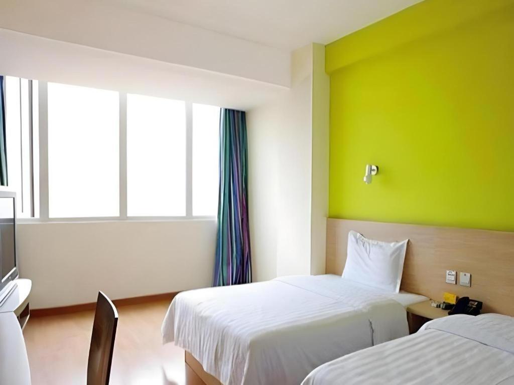 7 Days Inn Luzhou Commercial Pedestrian Street Center Екстер'єр фото