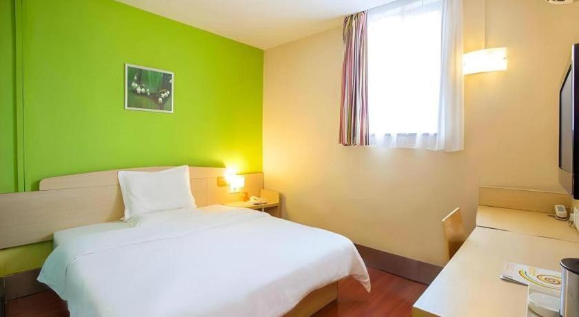 7 Days Inn Luzhou Commercial Pedestrian Street Center Екстер'єр фото