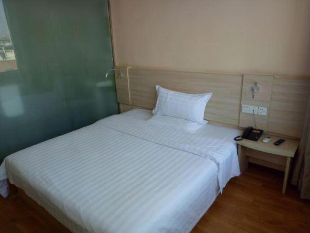 7 Days Inn Luzhou Commercial Pedestrian Street Center Екстер'єр фото