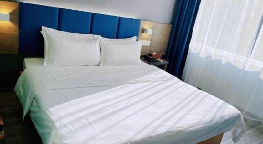 7 Days Inn Luzhou Commercial Pedestrian Street Center Екстер'єр фото